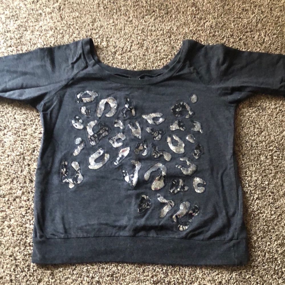 Long sleeve sweatshirt type shirt from vanity.